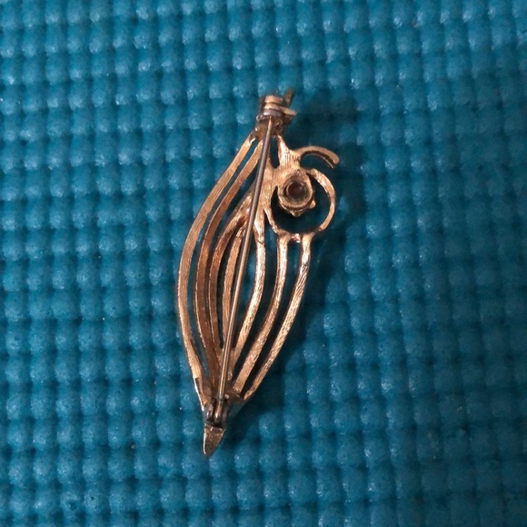 Beautiful Vintage Faux Pearl Pin - Picture 4 of 4